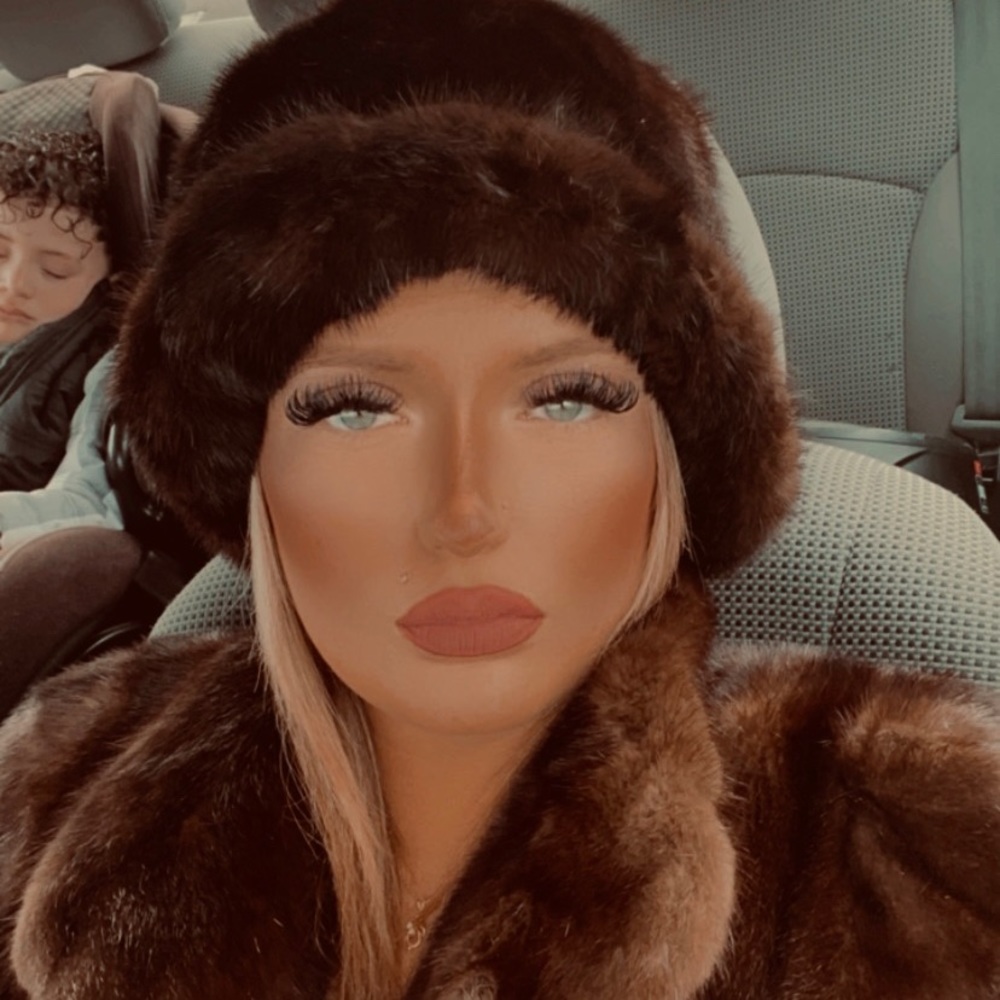 Meet your Posher, Isabella